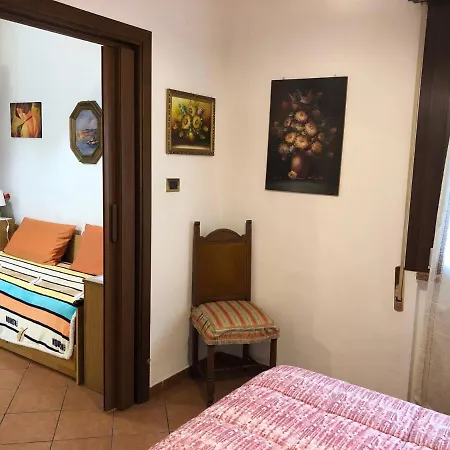 Apartment La *